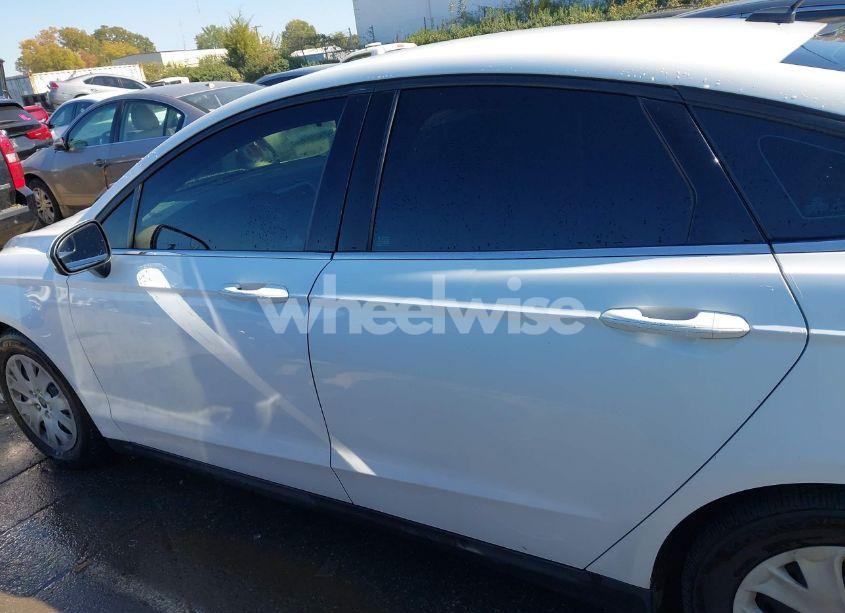 Photo 14 of 2014 Ford Fusion S (VIN 1FA6P0G75E5401519)