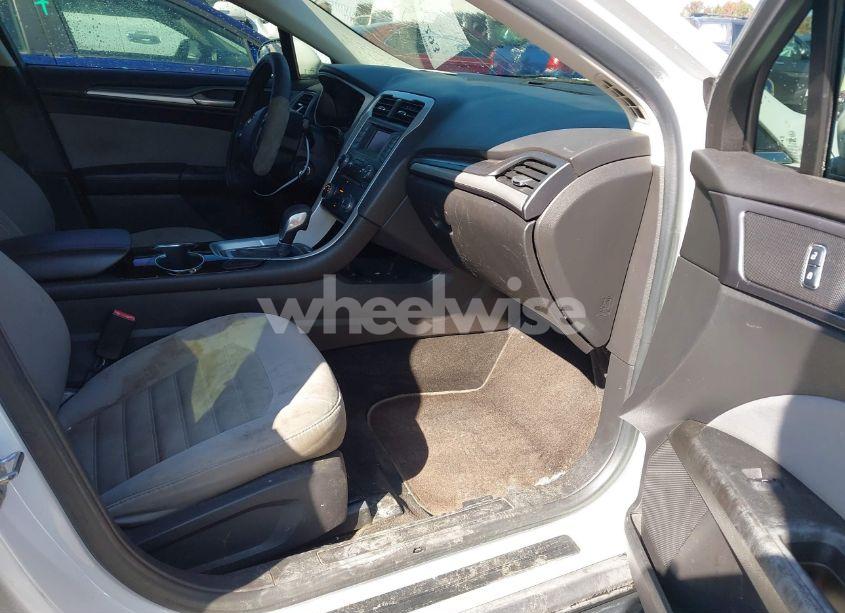 Photo 5 of 2014 Ford Fusion S (VIN 1FA6P0G75E5401519)