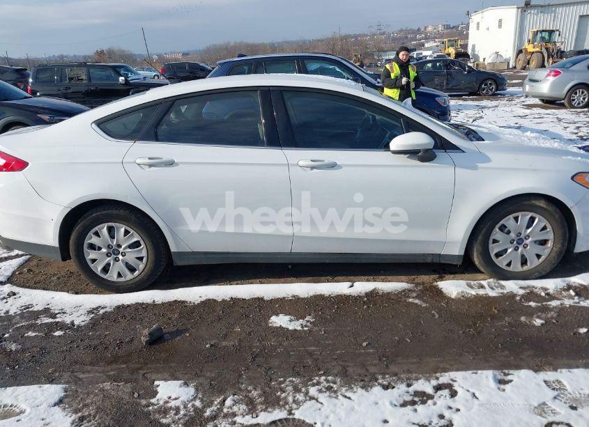 Photo 13 of 2014 Ford Fusion S (VIN 1FA6P0G75E5403495)