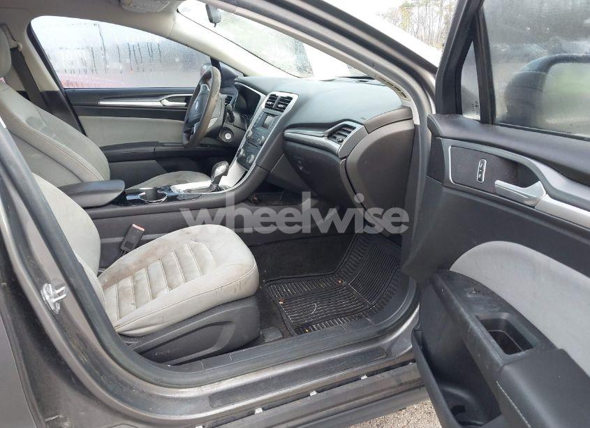 Photo 5 of 2014 Ford Fusion S (VIN 1FA6P0G75E5407272)