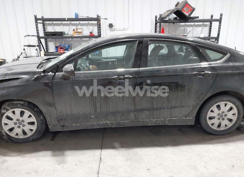 Photo 14 of 2014 Ford Fusion S (VIN 1FA6P0G76E5358681)