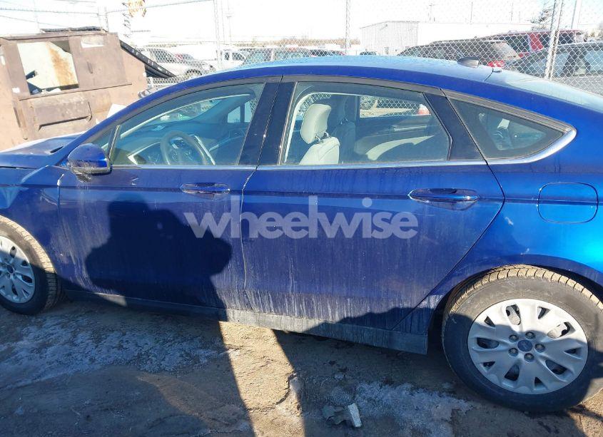 Photo 14 of 2014 Ford Fusion S (VIN 1FA6P0G76E5385749)