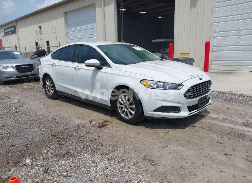 2015 Ford Fusion S (VIN 1FA6P0G76F5120461) main photo