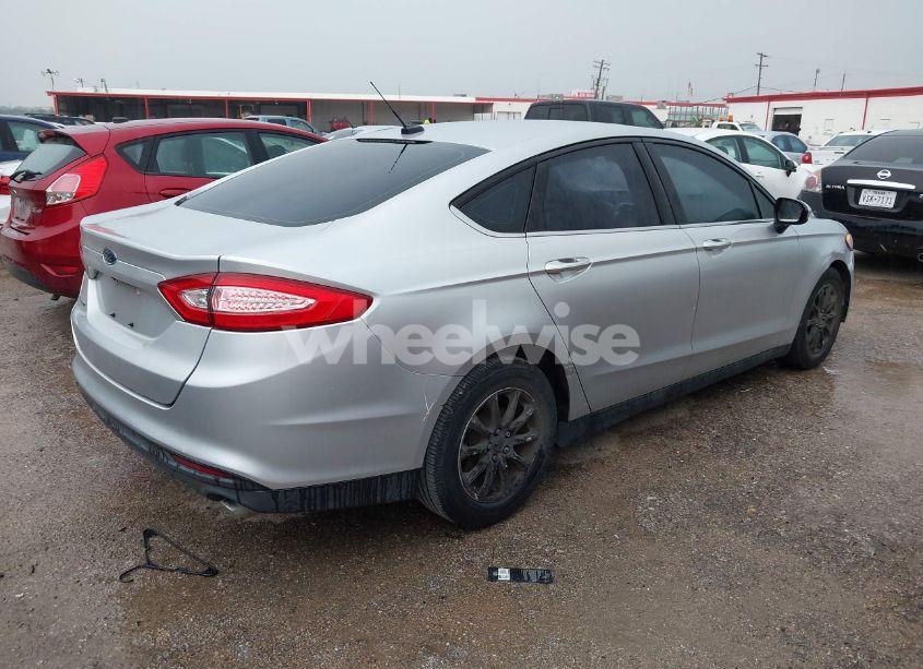 Photo 4 of 2015 Ford Fusion S (VIN 1FA6P0G76F5127393)