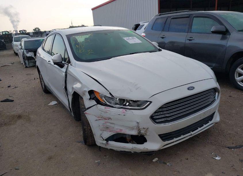 2016 Ford Fusion S (VIN 1FA6P0G76G5121322) main photo