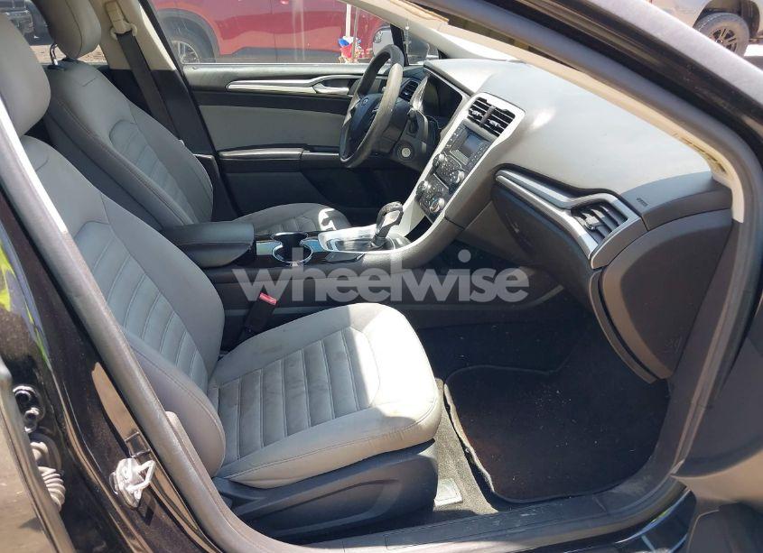 Photo 5 of 2015 Ford Fusion S (VIN 1FA6P0G77F5106634)