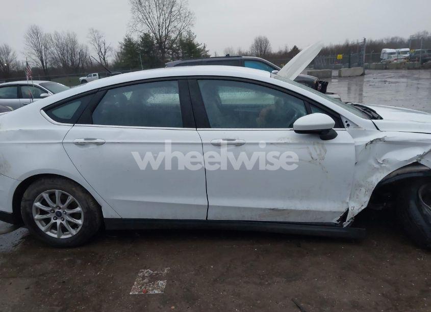 Photo 13 of 2015 Ford Fusion S (VIN 1FA6P0G77F5118296)