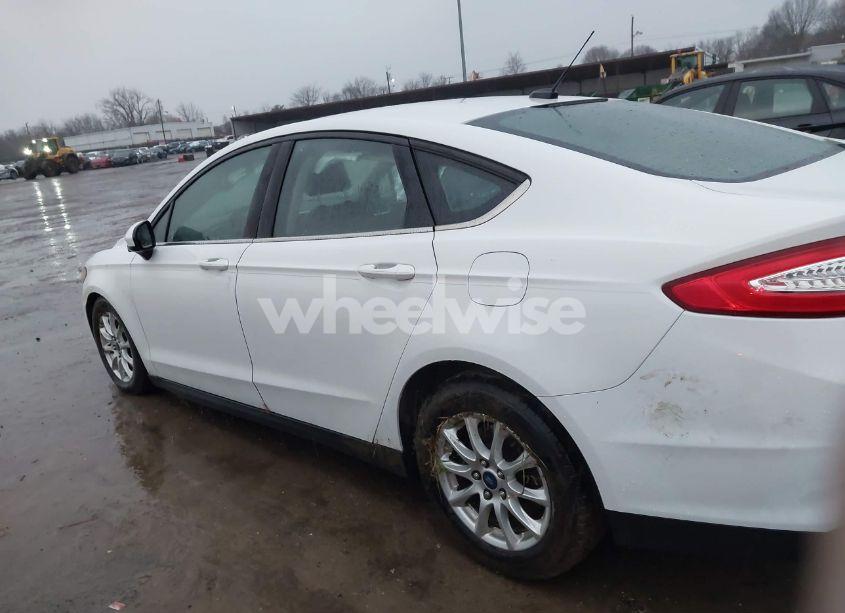 Photo 14 of 2015 Ford Fusion S (VIN 1FA6P0G77F5118296)
