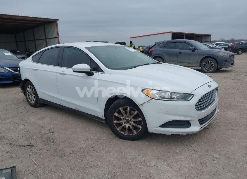 2015 Ford Fusion S (VIN 1FA6P0G77F5122848) main photo