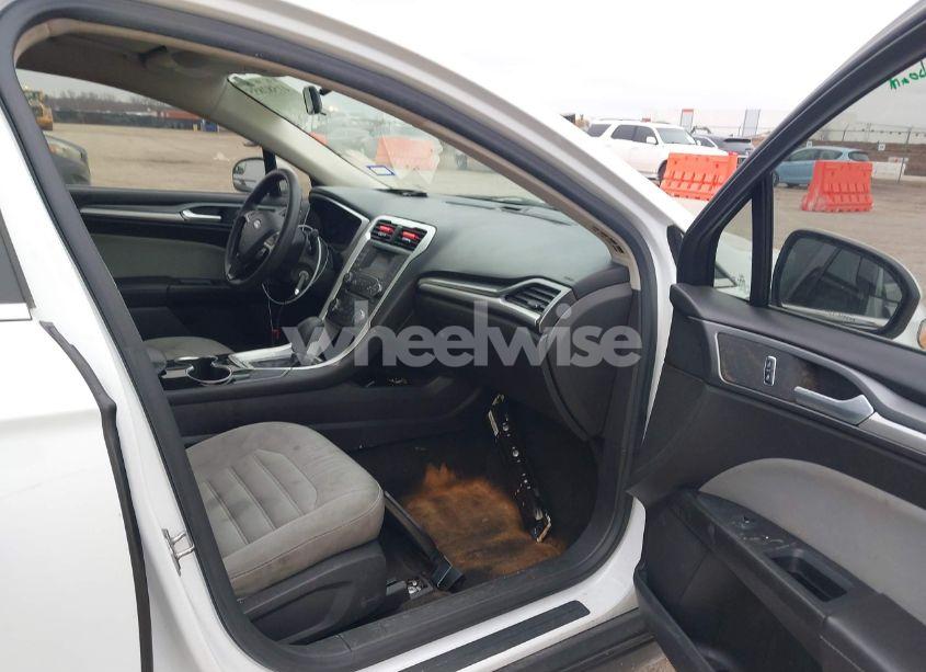 Photo 5 of 2015 Ford Fusion S (VIN 1FA6P0G77F5122848)