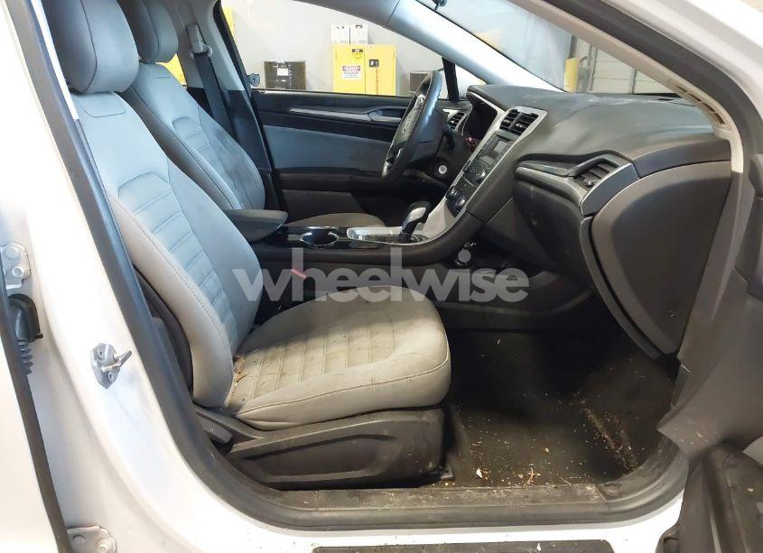 Photo 5 of 2014 Ford Fusion S (VIN 1FA6P0G78E5383971)