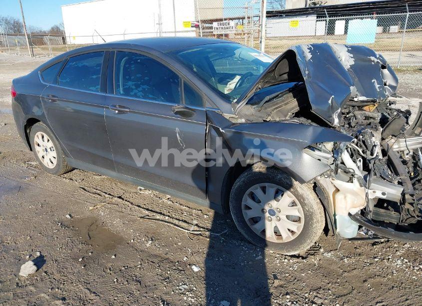 2014 Ford Fusion S (VIN 1FA6P0G79E5401796) main photo