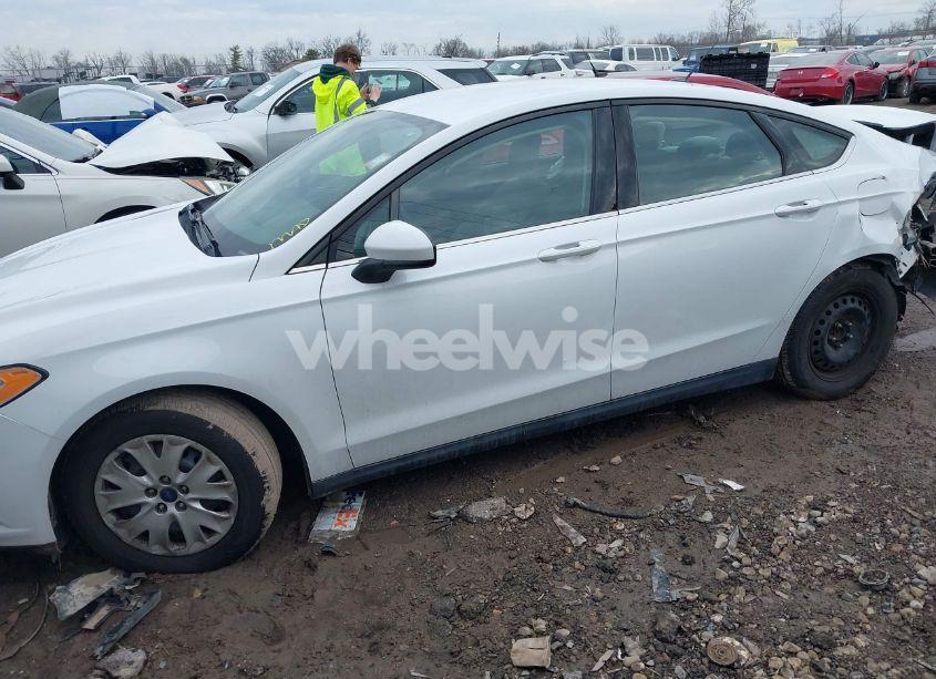 Photo 2 of 2014 Ford Fusion S (VIN 1FA6P0G79E5404312)