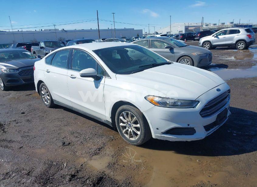 2015 Ford Fusion S (VIN 1FA6P0G79F5116338) main photo