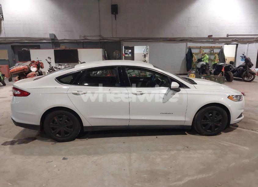 Photo 13 of 2014 Ford Fusion S (VIN 1FA6P0G7XE5373829)