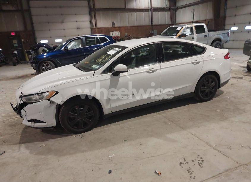 Photo 2 of 2014 Ford Fusion S (VIN 1FA6P0G7XE5373829)