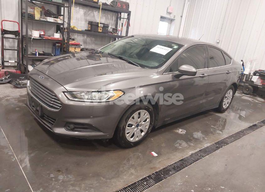 Photo 2 of 2014 Ford Fusion S (VIN 1FA6P0G7XE5388704)