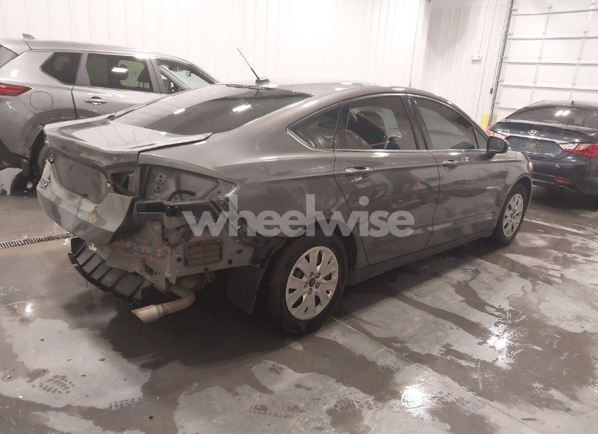 Photo 4 of 2014 Ford Fusion S (VIN 1FA6P0G7XE5388704)