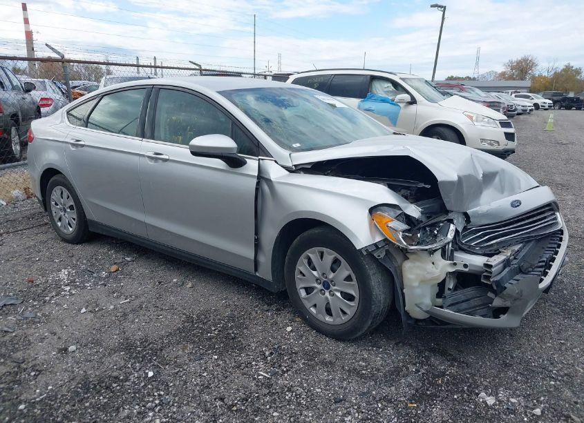 2014 Ford Fusion S (VIN 1FA6P0G7XE5401113) main photo