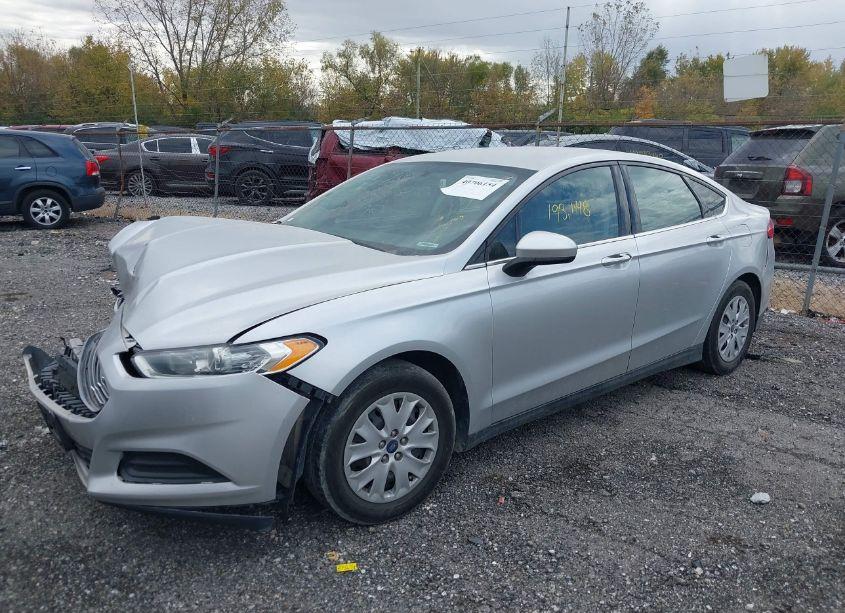 Photo 2 of 2014 Ford Fusion S (VIN 1FA6P0G7XE5401113)
