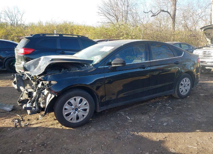 Photo 14 of 2014 Ford Fusion S (VIN 1FA6P0G7XE5402830)