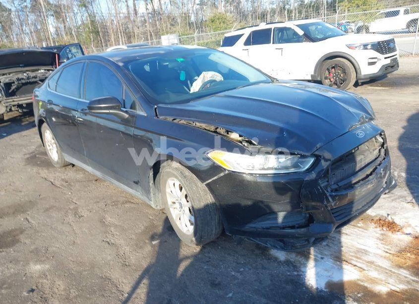 2015 Ford Fusion S (VIN 1FA6P0G7XF5105509) main photo