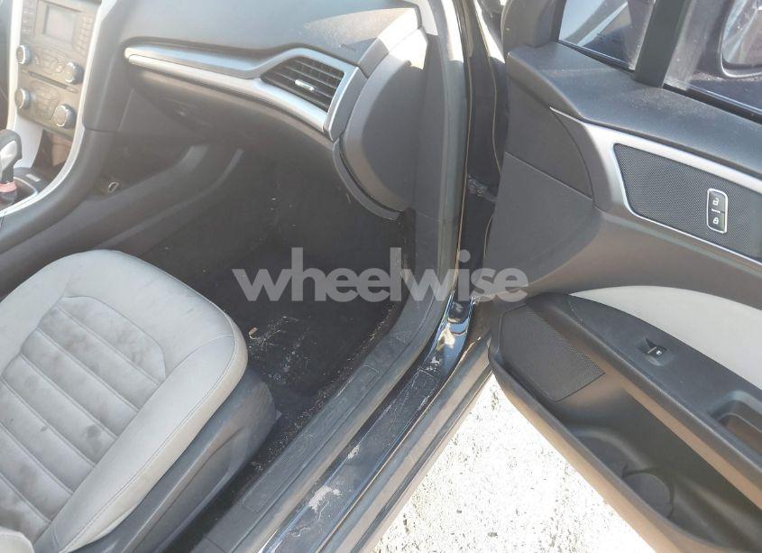 Photo 5 of 2015 Ford Fusion S (VIN 1FA6P0G7XF5105509)