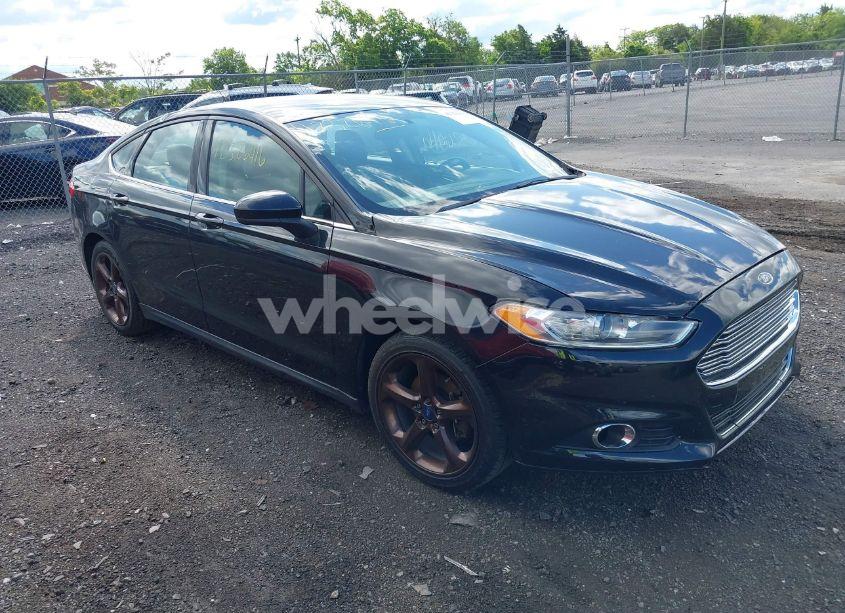 2015 Ford Fusion S (VIN 1FA6P0G7XF5106305) main photo
