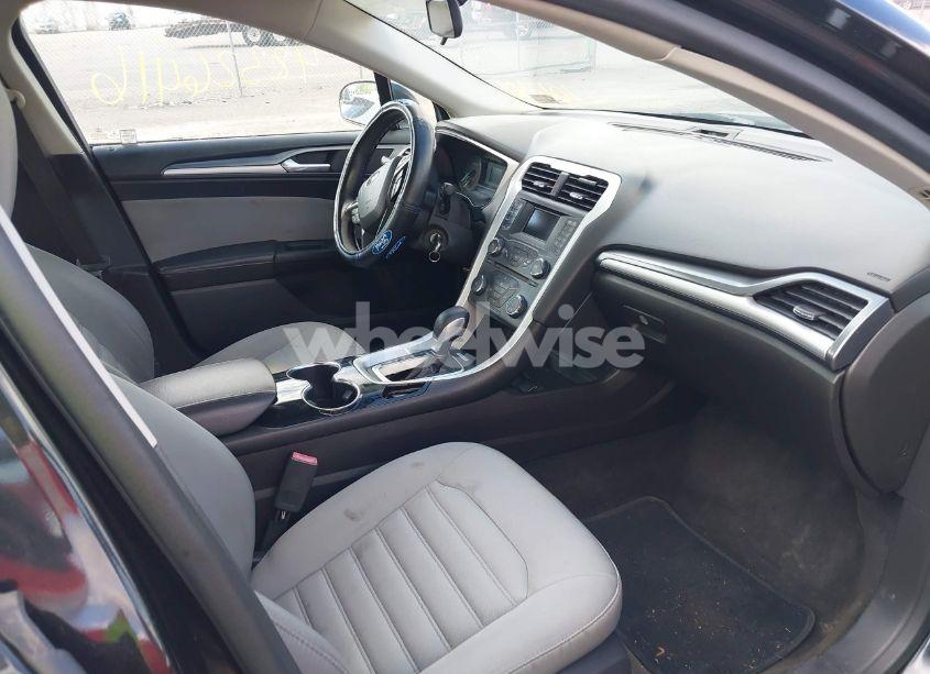 Photo 5 of 2015 Ford Fusion S (VIN 1FA6P0G7XF5106305)