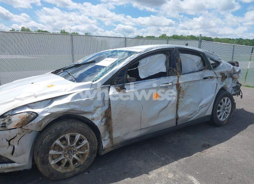 Photo 6 of 2016 Ford Fusion S (VIN 1FA6P0G7XG5129861)