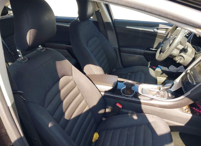 Photo 5 of 2014 Ford Fusion SE (VIN 1FA6P0H70E5373837)