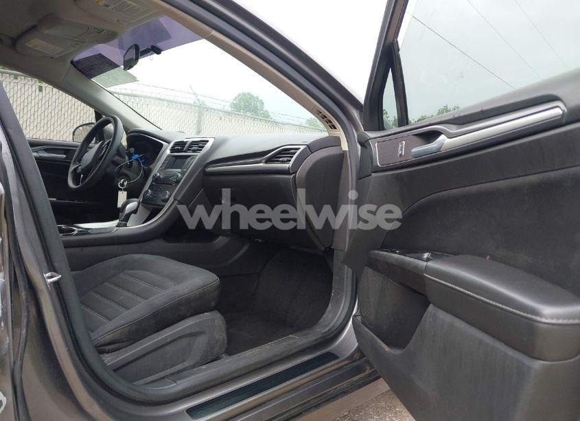 Photo 5 of 2014 Ford Fusion SE (VIN 1FA6P0H70E5376866)