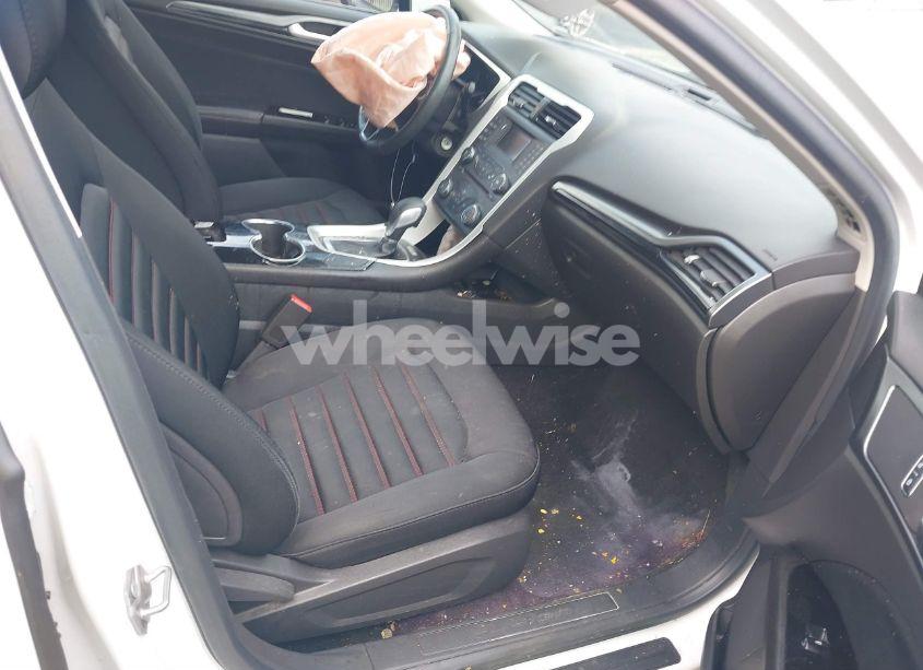 Photo 5 of 2014 Ford Fusion SE (VIN 1FA6P0H70E5397779)