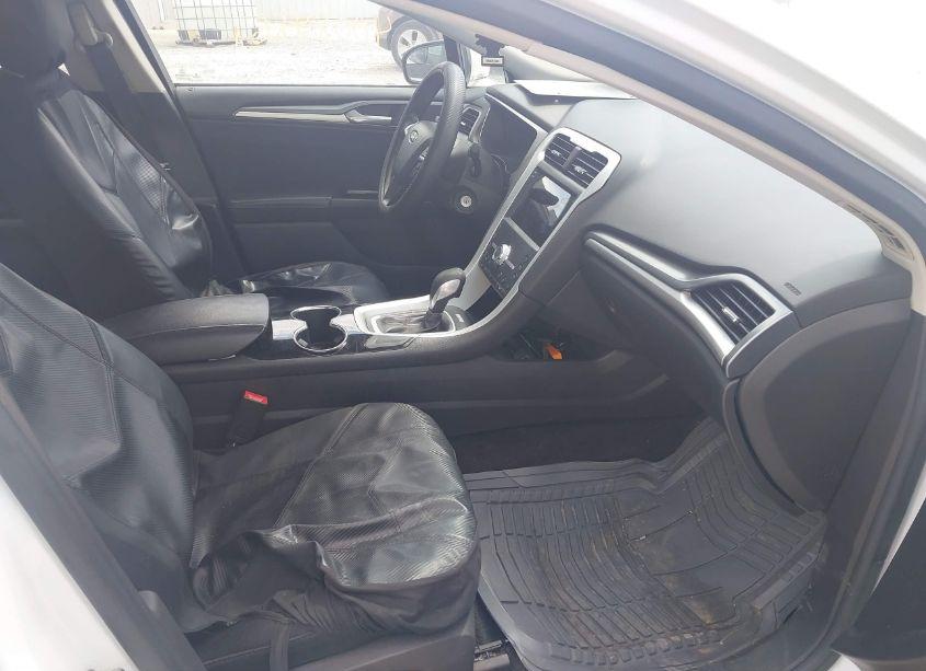 Photo 5 of 2015 Ford Fusion SE (VIN 1FA6P0H70F5114802)