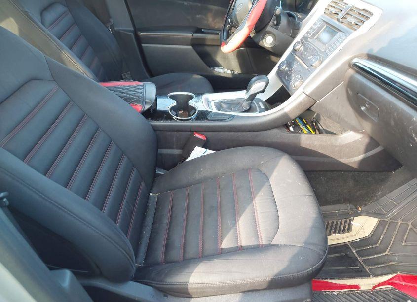 Photo 5 of 2015 Ford Fusion SE (VIN 1FA6P0H70F5128960)