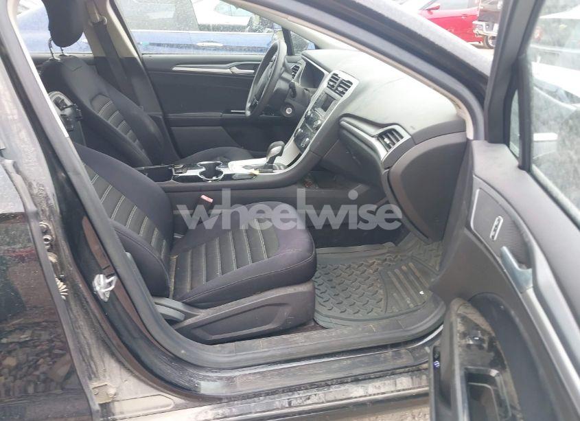 Photo 5 of 2014 Ford Fusion SE (VIN 1FA6P0H71E5371126)