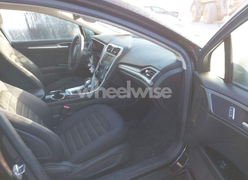 Photo 5 of 2014 Ford Fusion SE (VIN 1FA6P0H71E5377914)