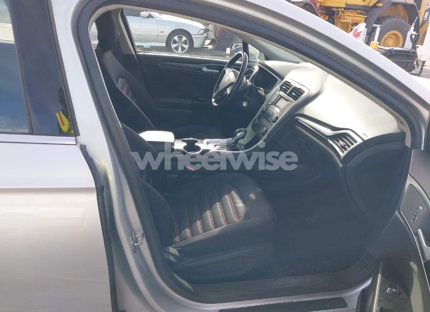 Photo 5 of 2014 Ford Fusion SE (VIN 1FA6P0H71E5396026)