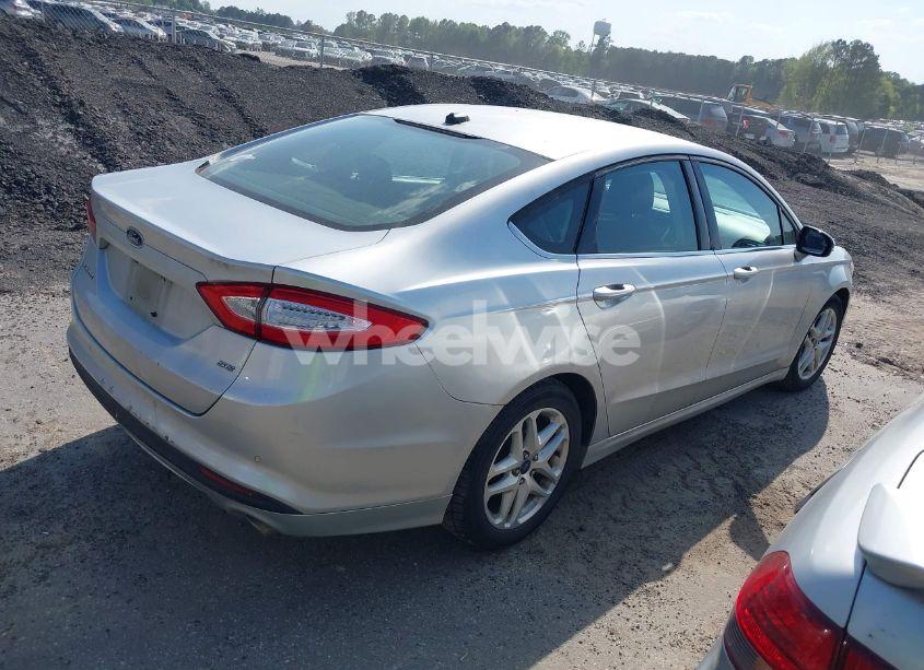 Photo 4 of 2015 Ford Fusion SE (VIN 1FA6P0H71F5102674)