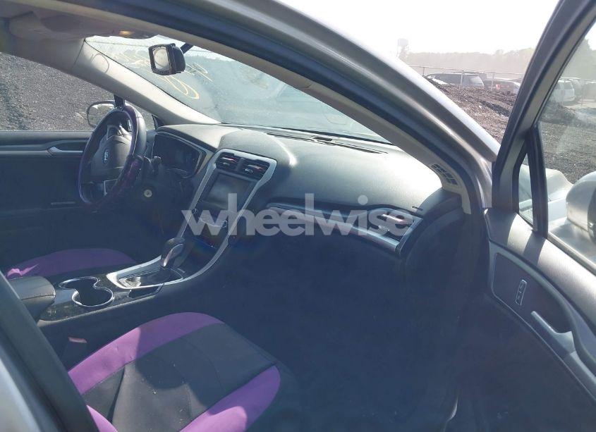 Photo 5 of 2015 Ford Fusion SE (VIN 1FA6P0H71F5102674)