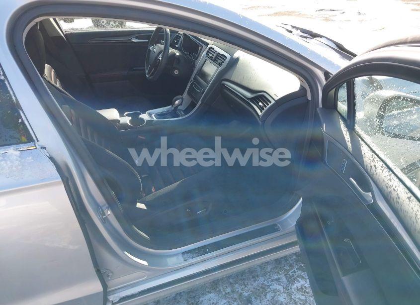 Photo 5 of 2015 Ford Fusion SE (VIN 1FA6P0H71F5104828)