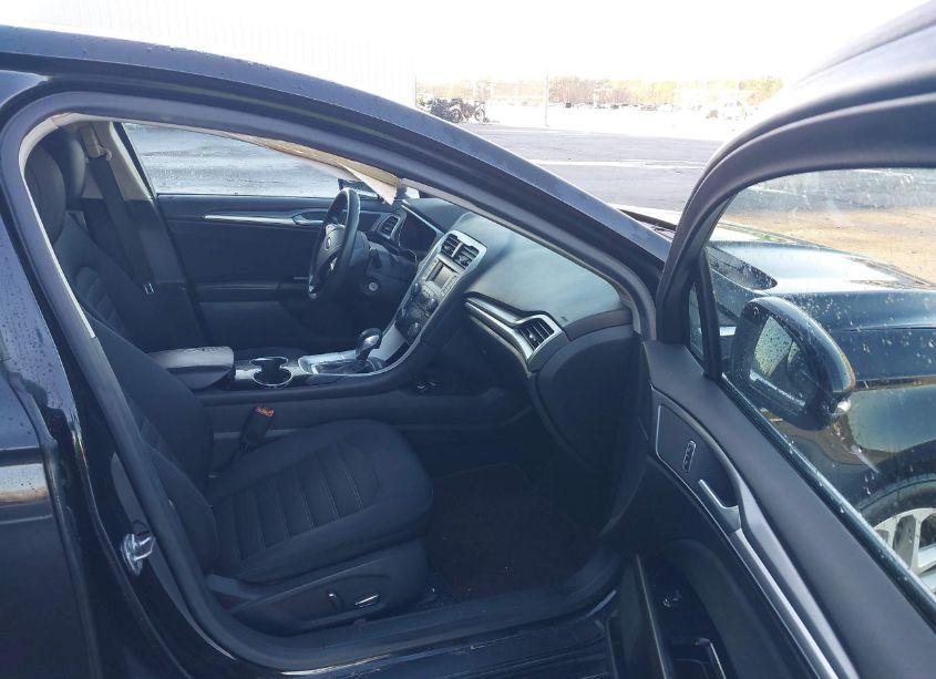 Photo 5 of 2015 Ford Fusion SE (VIN 1FA6P0H71F5107325)