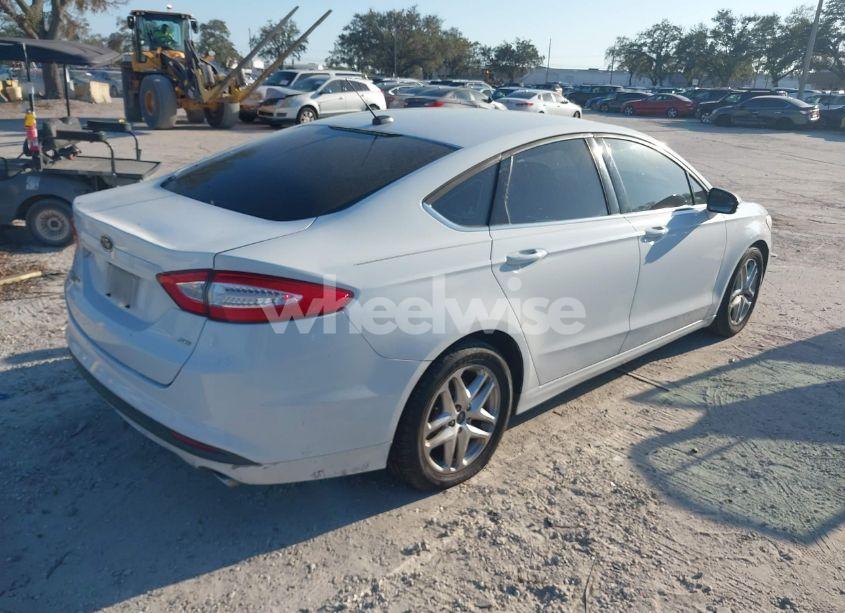 Photo 4 of 2015 Ford Fusion SE (VIN 1FA6P0H71F5115442)