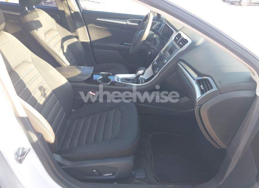 Photo 5 of 2015 Ford Fusion SE (VIN 1FA6P0H71F5115442)