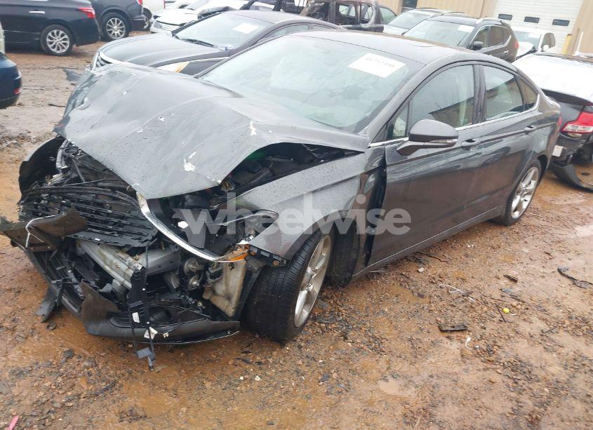 Photo 2 of 2015 Ford Fusion SE (VIN 1FA6P0H71F5117613)