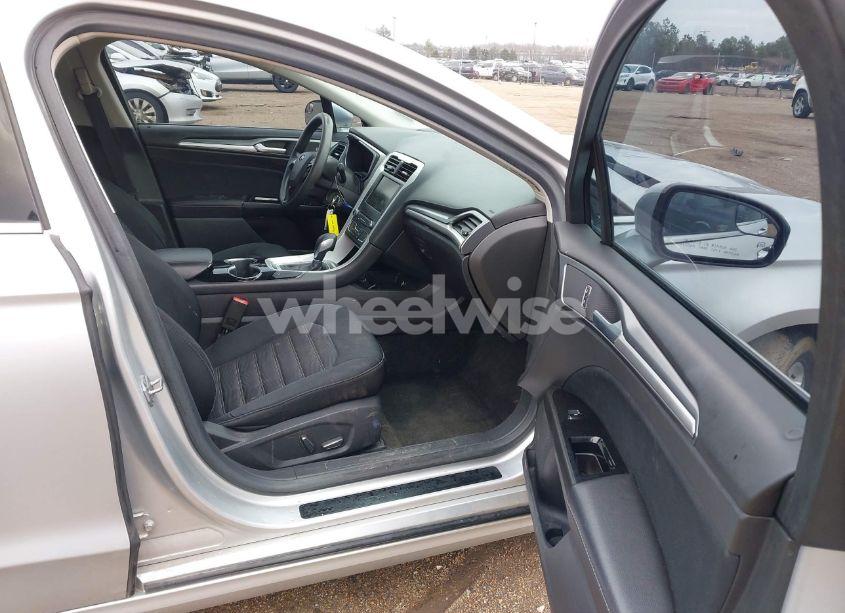 Photo 5 of 2016 Ford Fusion SE (VIN 1FA6P0H71G5106743)