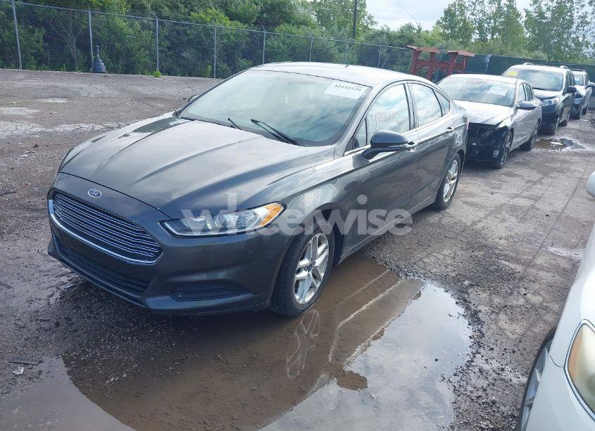 Photo 2 of 2016 Ford Fusion SE (VIN 1FA6P0H71G5110565)