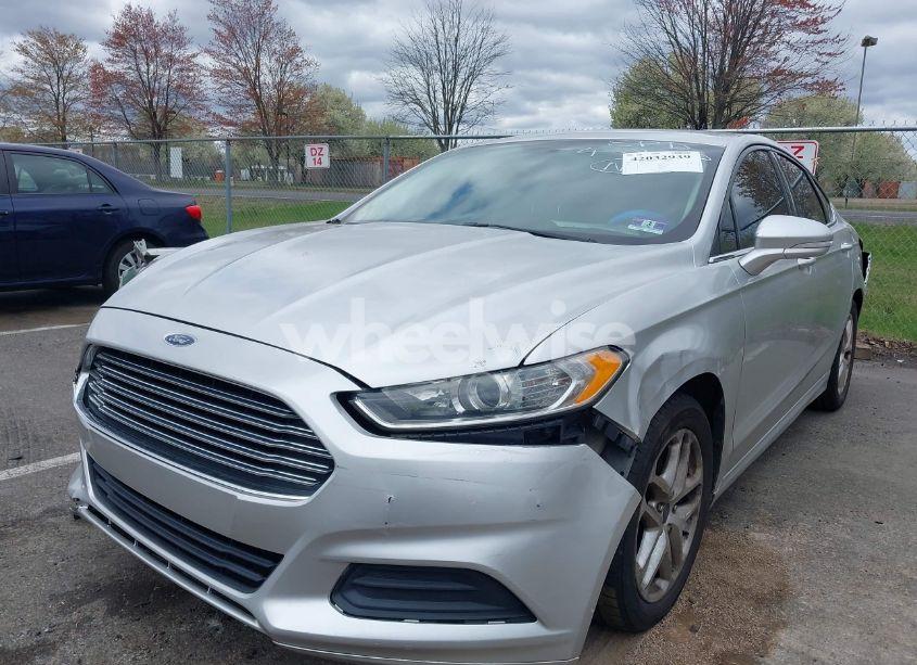 Photo 2 of 2014 Ford Fusion SE (VIN 1FA6P0H72E5385715)