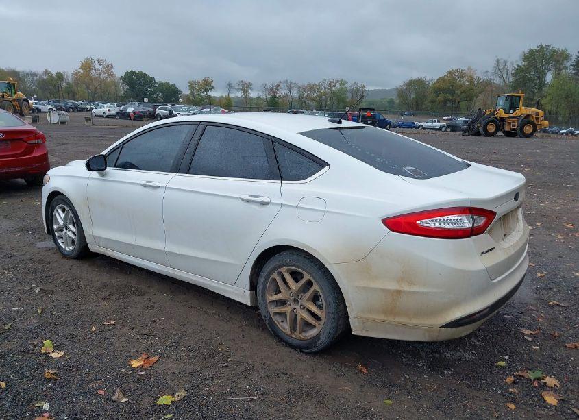 Photo 3 of 2015 Ford Fusion SE (VIN 1FA6P0H72F5107771)