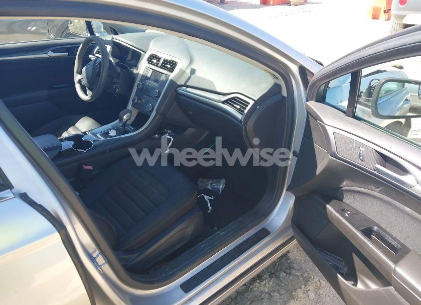 Photo 5 of 2014 Ford Fusion SE (VIN 1FA6P0H73E5364579)